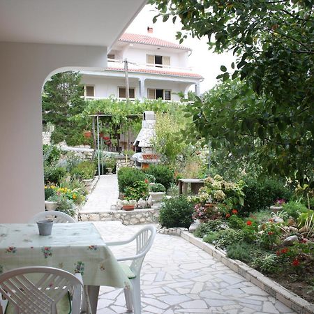 Apartments Sandra Palit Екстериор снимка