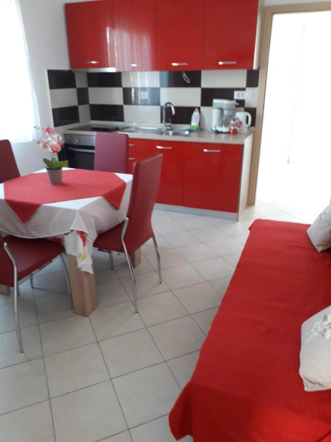 Apartments Sandra Palit Екстериор снимка