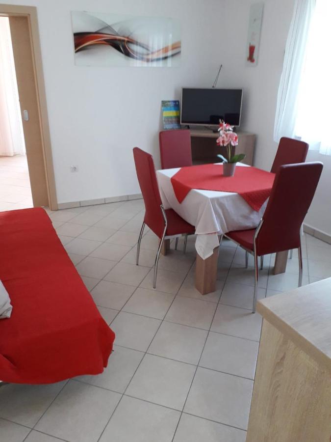 Apartments Sandra Palit Екстериор снимка
