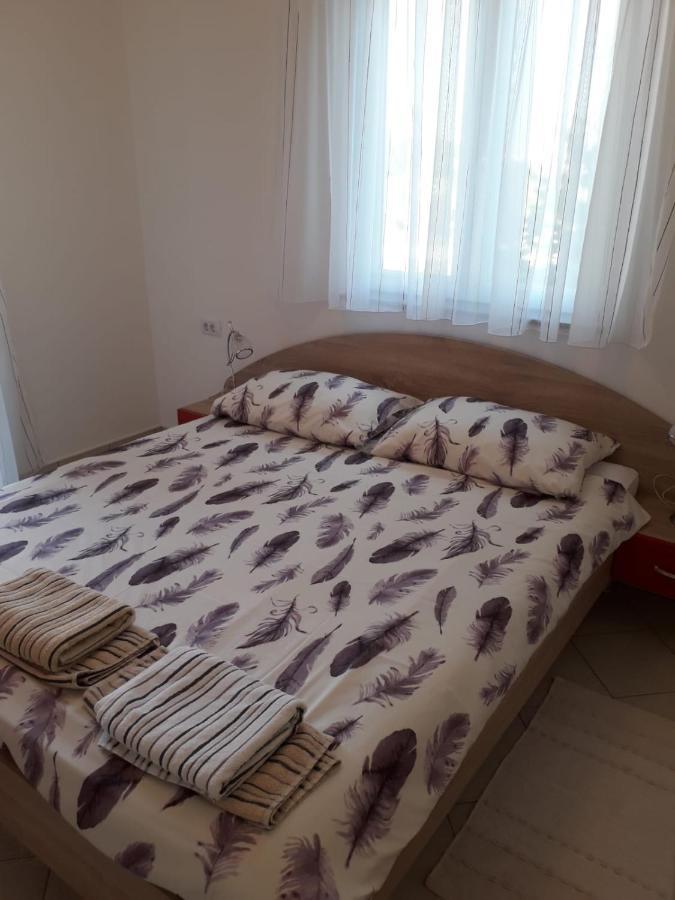 Apartments Sandra Palit Екстериор снимка