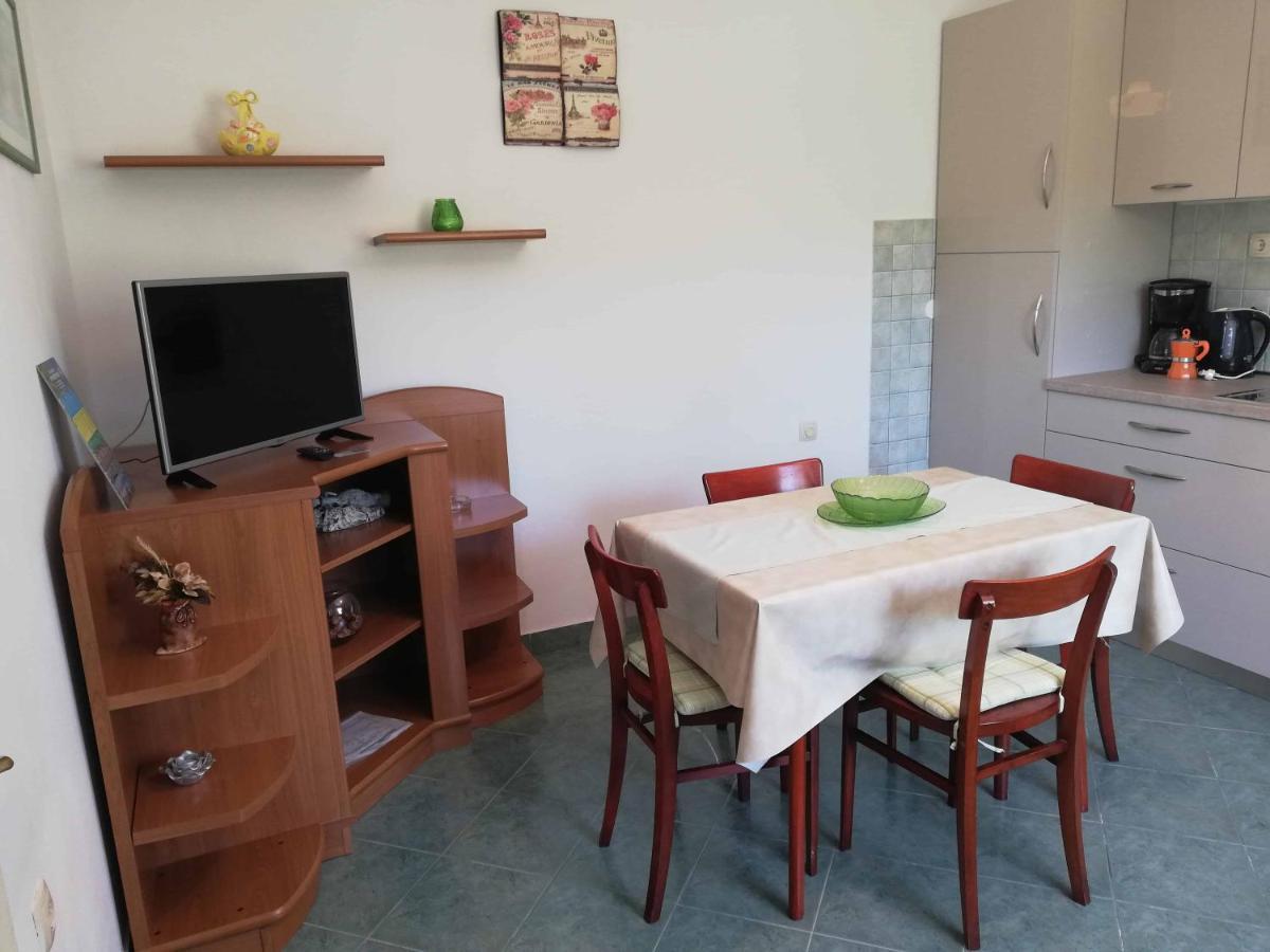 Apartments Sandra Palit Екстериор снимка