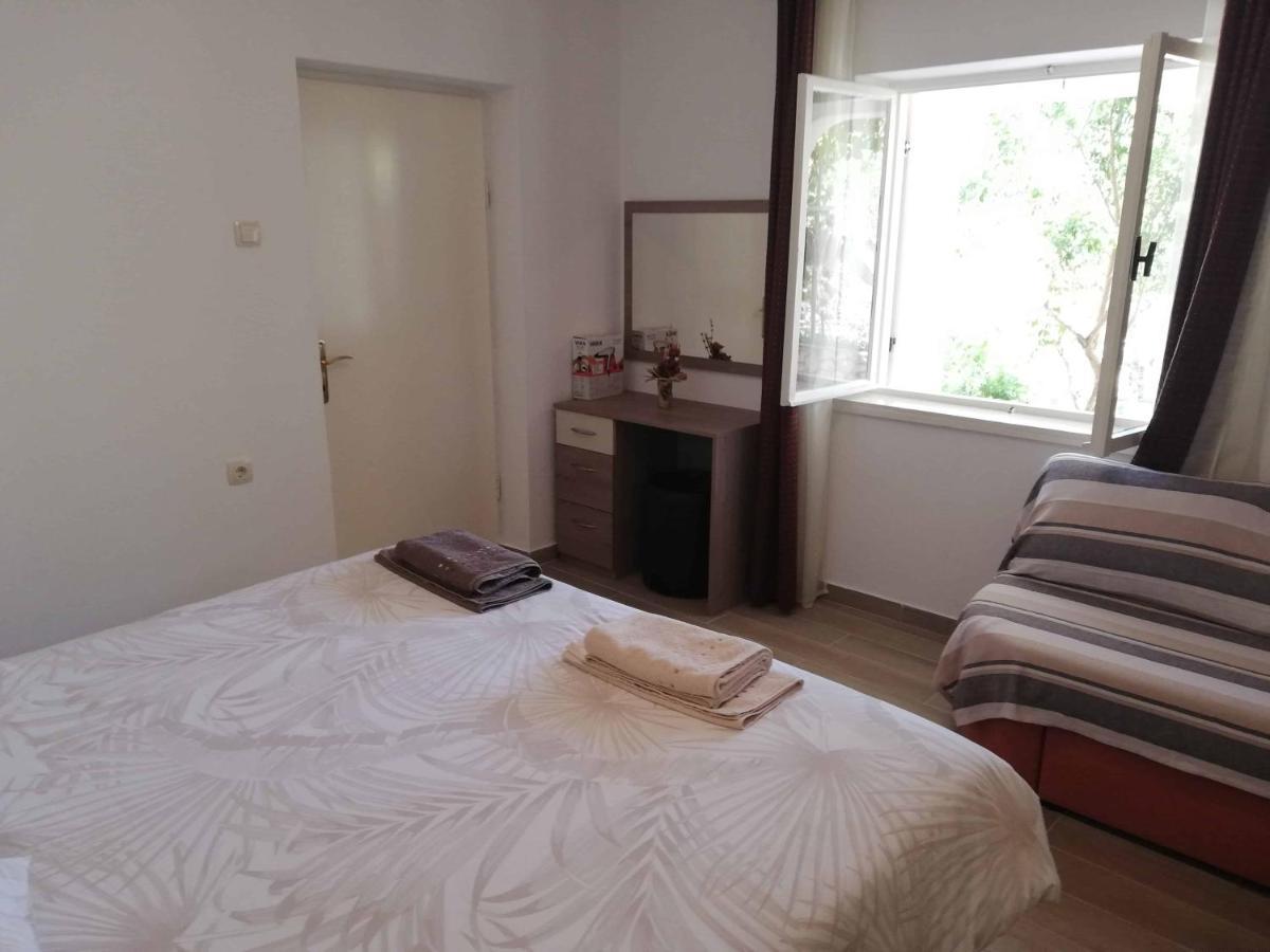 Apartments Sandra Palit Екстериор снимка