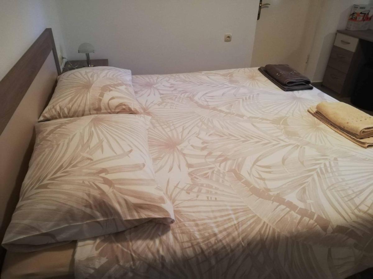 Apartments Sandra Palit Екстериор снимка
