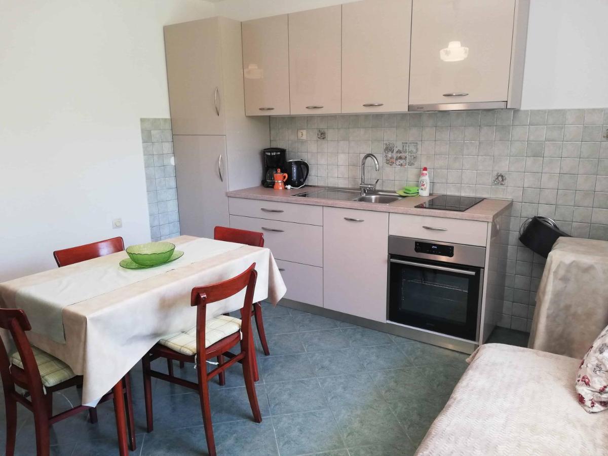 Apartments Sandra Palit Екстериор снимка