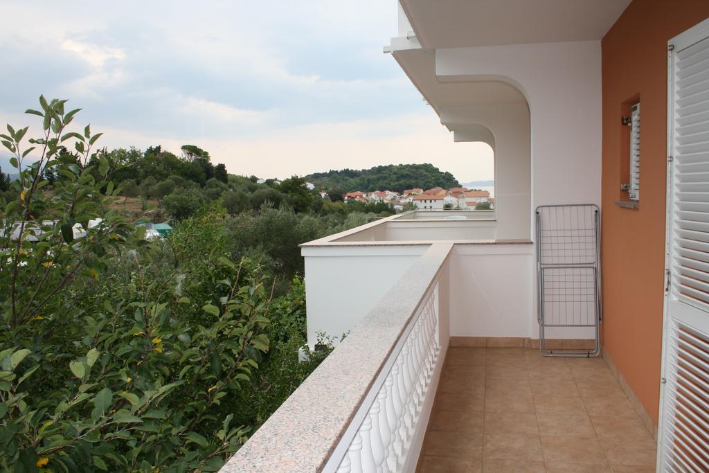 Apartments Sandra Palit Екстериор снимка