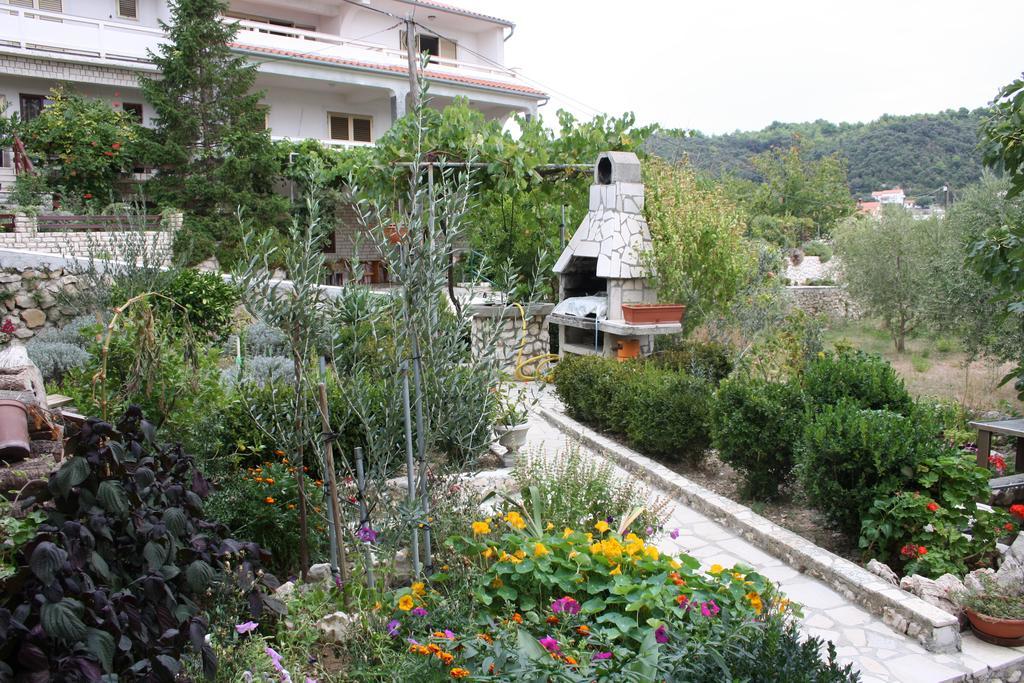 Apartments Sandra Palit Екстериор снимка