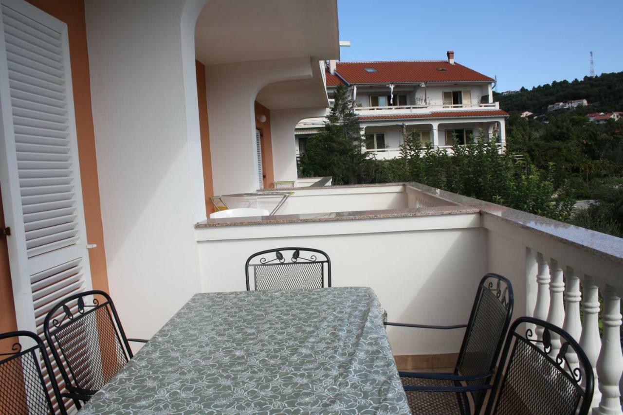 Apartments Sandra Palit Екстериор снимка