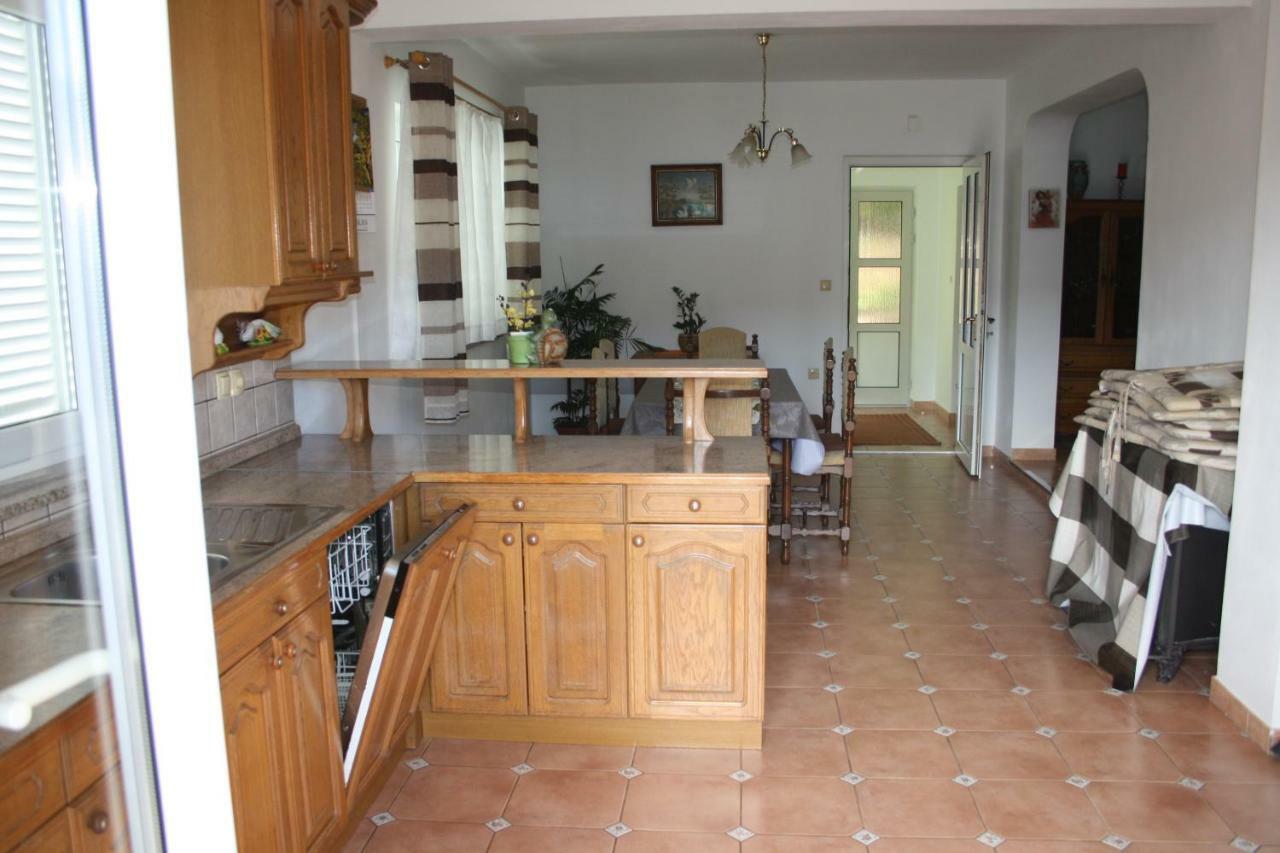 Apartments Sandra Palit Екстериор снимка
