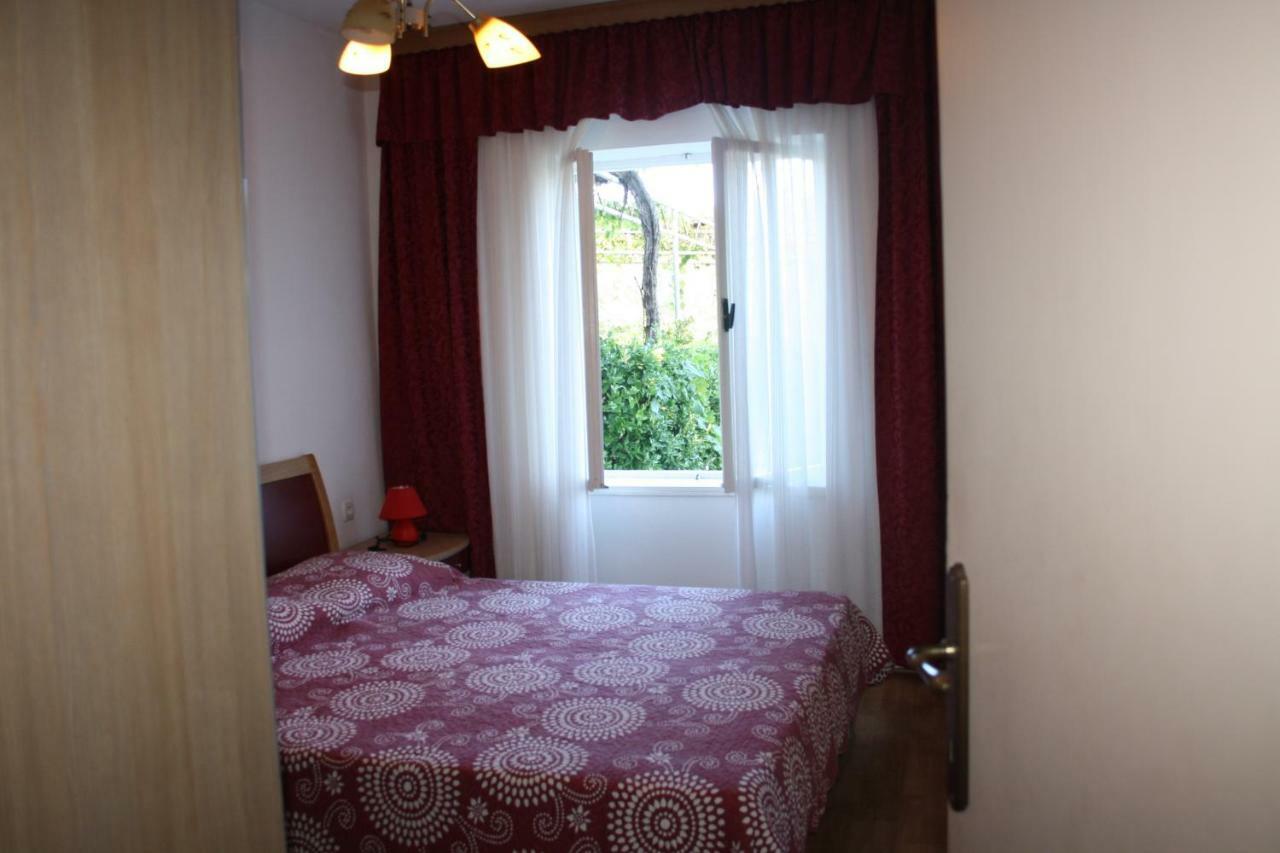 Apartments Sandra Palit Екстериор снимка