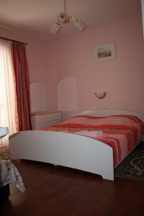 Apartments Sandra Palit Екстериор снимка