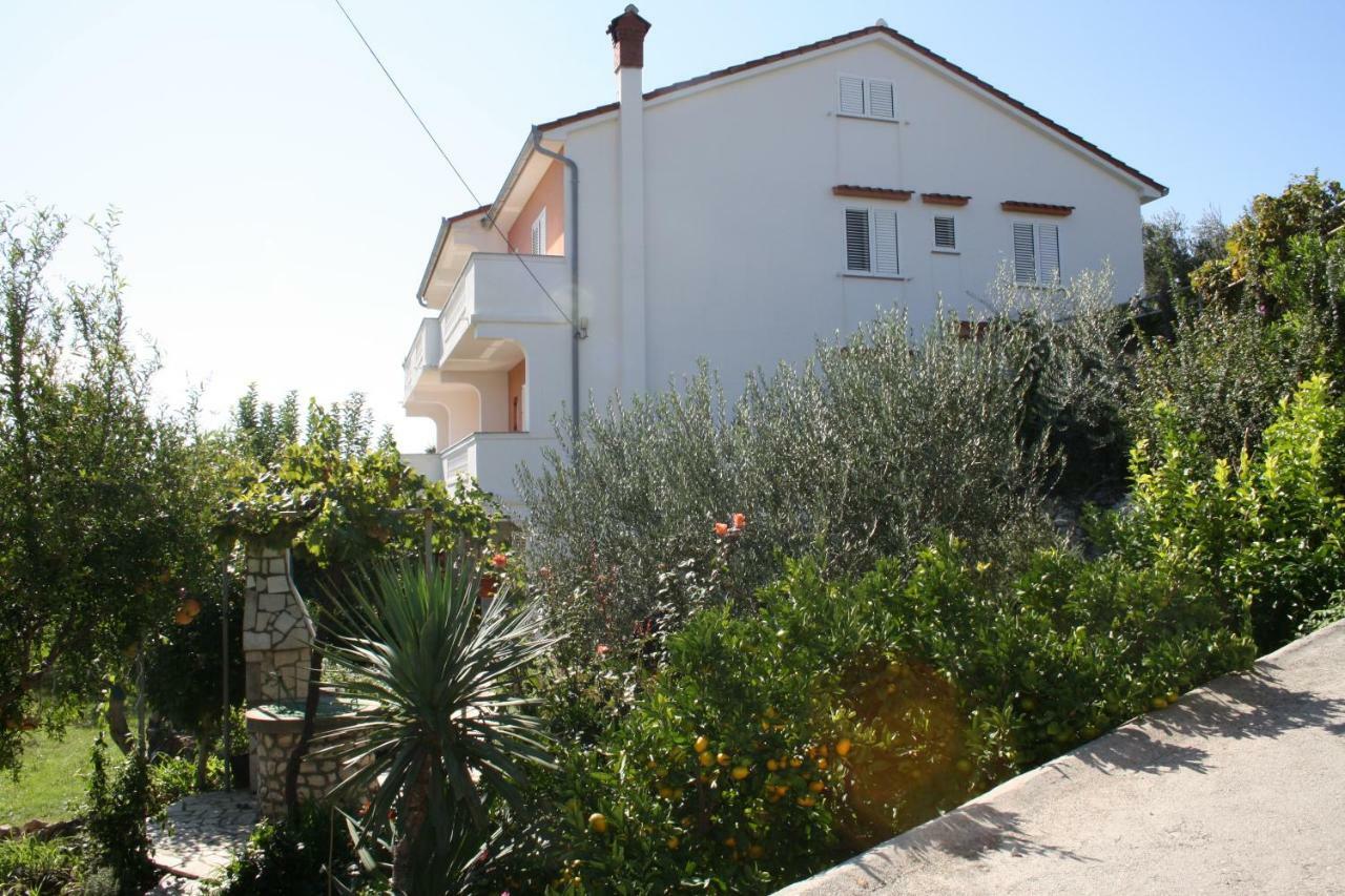 Apartments Sandra Palit Екстериор снимка